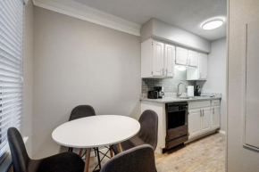 Modern Chic 1Bedroom Apartment by StayGia, Austin